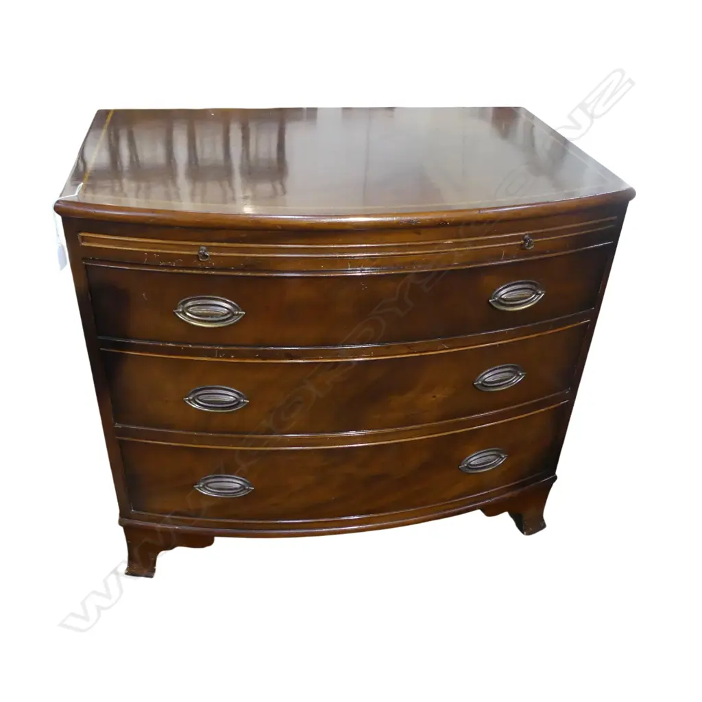 GEORGIAN STYLE BOW FRONT CHEST OF DRAWERS w. BRUSH SLIDE 840x530x740mm Image 1++