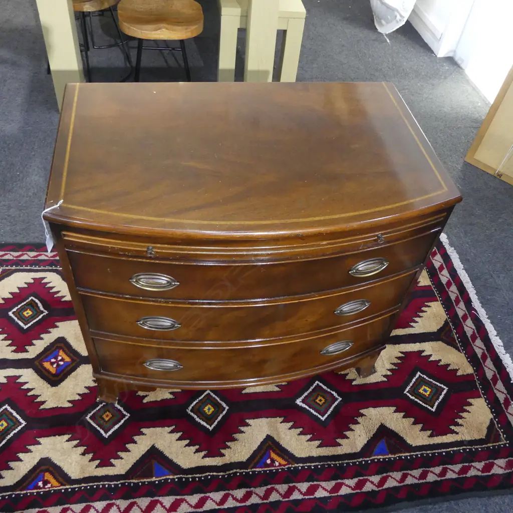 GEORGIAN STYLE BOW FRONT CHEST OF DRAWERS w. BRUSH SLIDE 840x530x740mm Image 1++