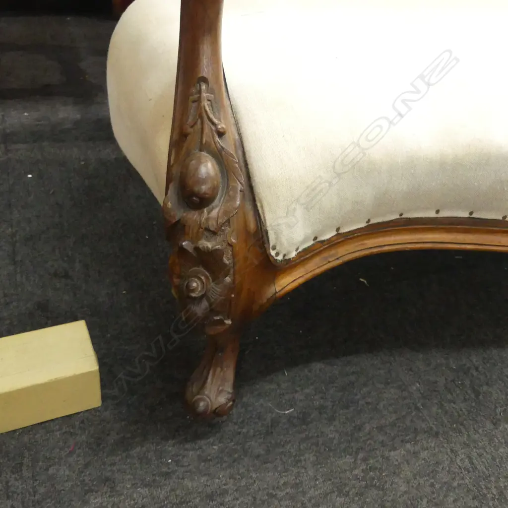 ANTIQUE SOFA upholstery needs replacing L.1500mm Image 1++
