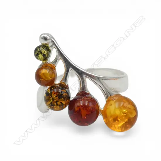 SILVER BALTIC AMBER GRADUATING RING