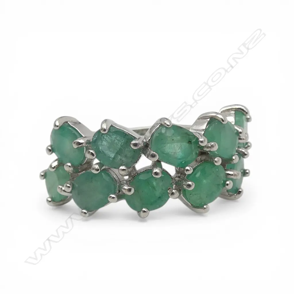 SILVER AND EMERALD RING Image 1++