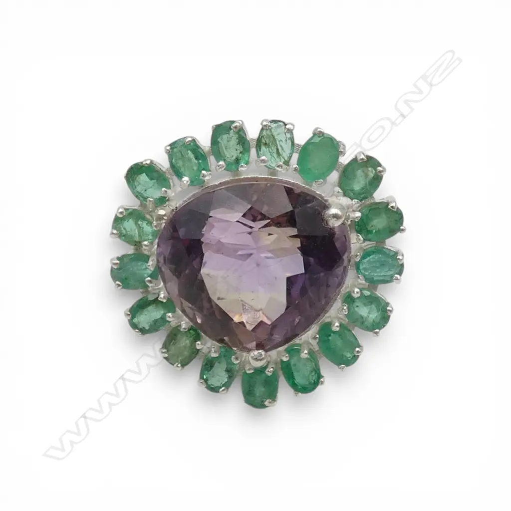 SILVER AMETHYST & EMERALD RING Image 1++