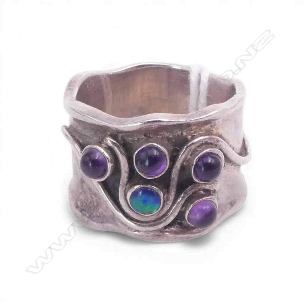 WIDE SILVER DESIGNER BAND RING w amethysts & green gem Image 1++