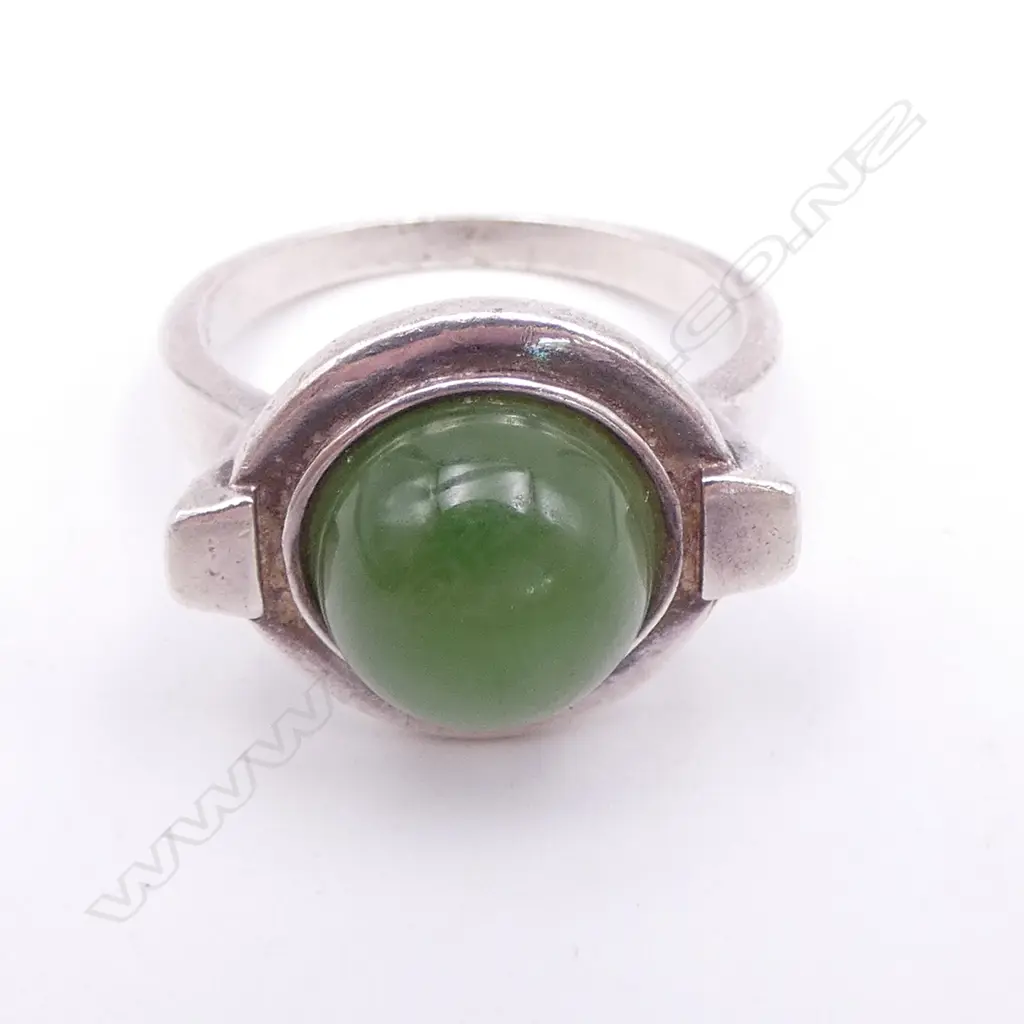 STG SILVER & GREENSTONE RING, 6.2gms Image 1++
