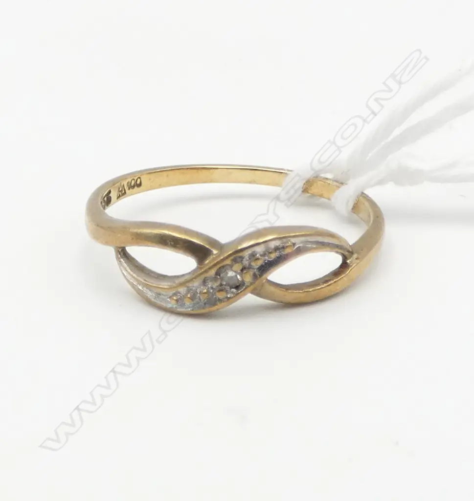8ct (333) GOLD & DIAMOND RING 1.16gms SIZE K Image 1++