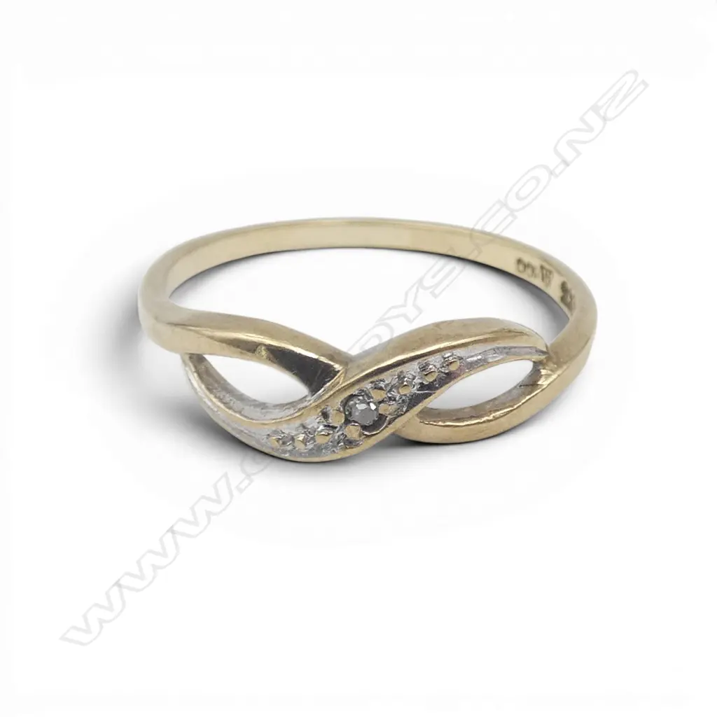 8ct (333) GOLD & DIAMOND RING 1.16gms SIZE K Image 1++