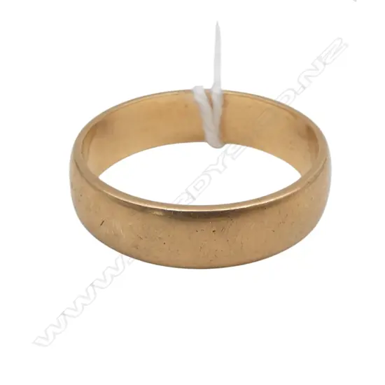 9ct GOLD BAND RING 4.36gms SIZE R