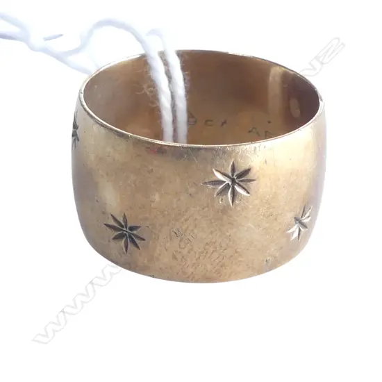 VERY WIDE 9ct GOLD BAND RING star engraved 8.26gms SIZE R