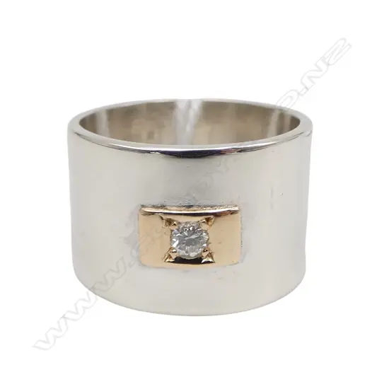 Handmade STERLING & 9ct GOLD & solitaire diamond WIDE RING TDW. 0.10CT. 10.4gms. SIZE P. As new