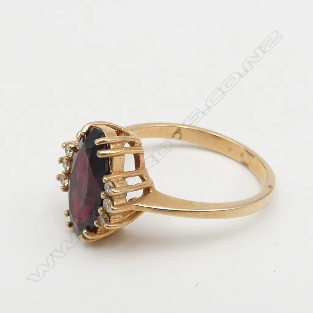 9ct GOLD & GARNET DIAMOND RING 2.7gms SIZE N Image 1++