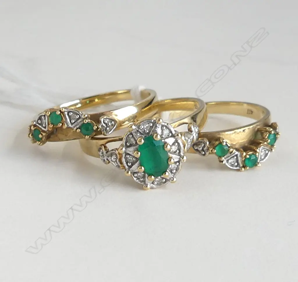 10ct YELLOW GOLD BYRON EMERALD & DIAMOND CLUSTER 3 RING SET 7gms (Size O TO P) Image 1++