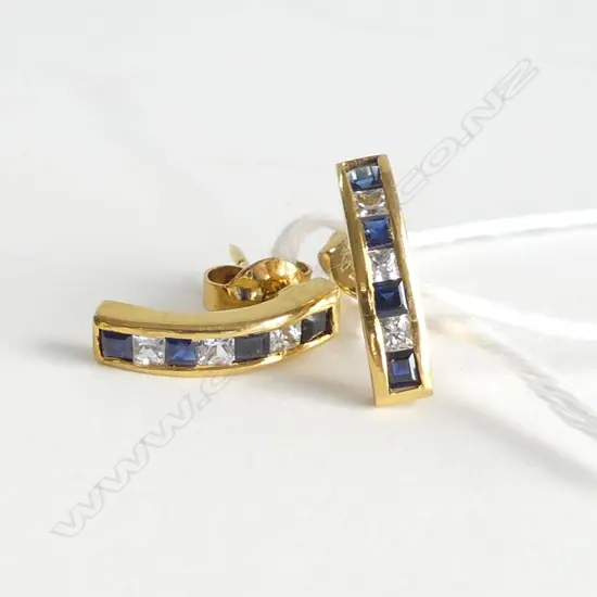 PR 18ct yellow GOLD SAPPHIRE & WHITE STONE EARRINGS curved bar form 2.7gms