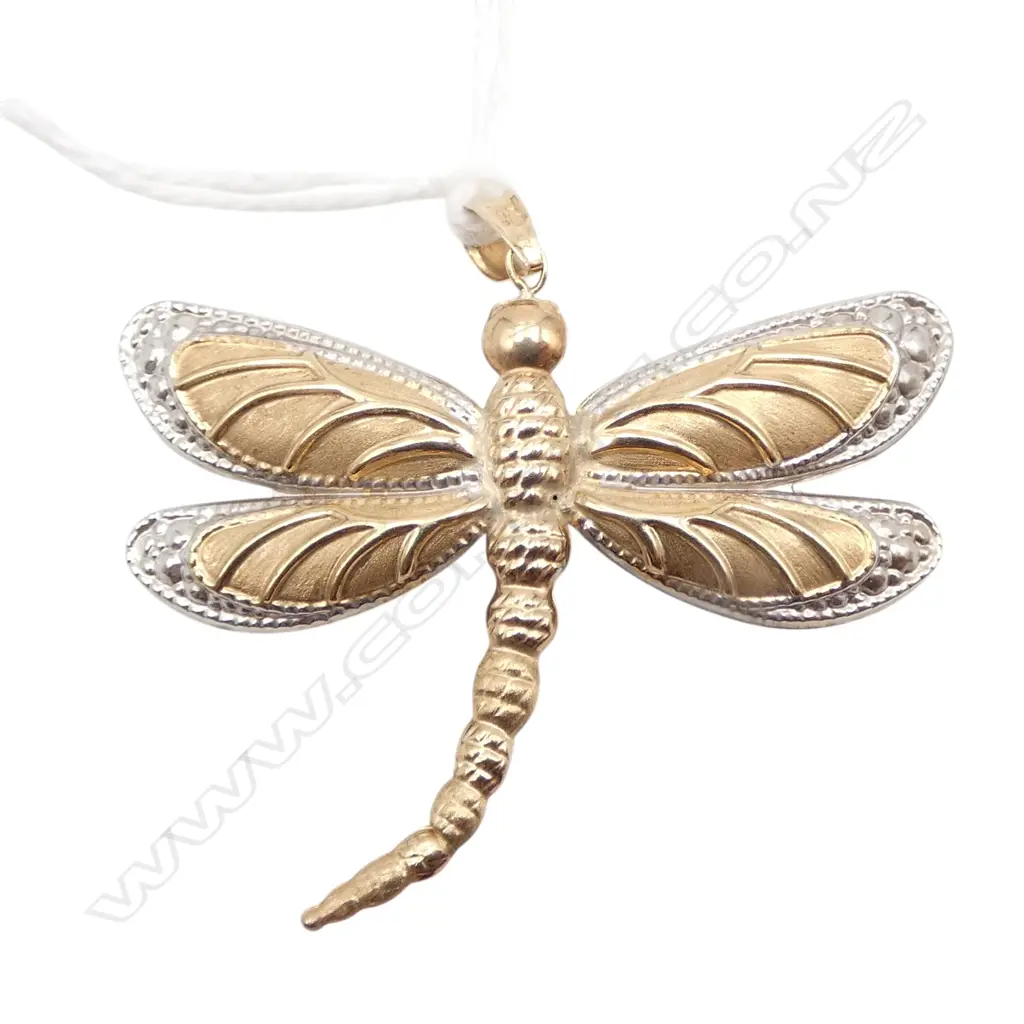 9ct GOLD DRAGONFLY PENDANT Italian made. 1.6gms. Image 1++