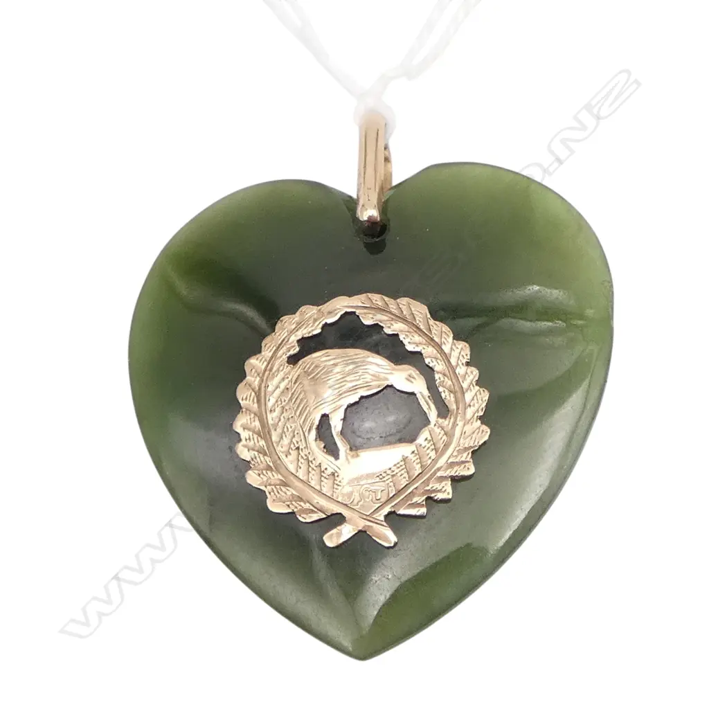 c1900 9ct GOLD mounted pounamu heart PENDANT  Image 1++