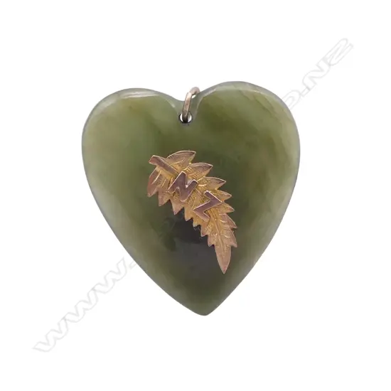 9CT NZ GREENSTONE HEART SHAPED PENDANT 35x35mm