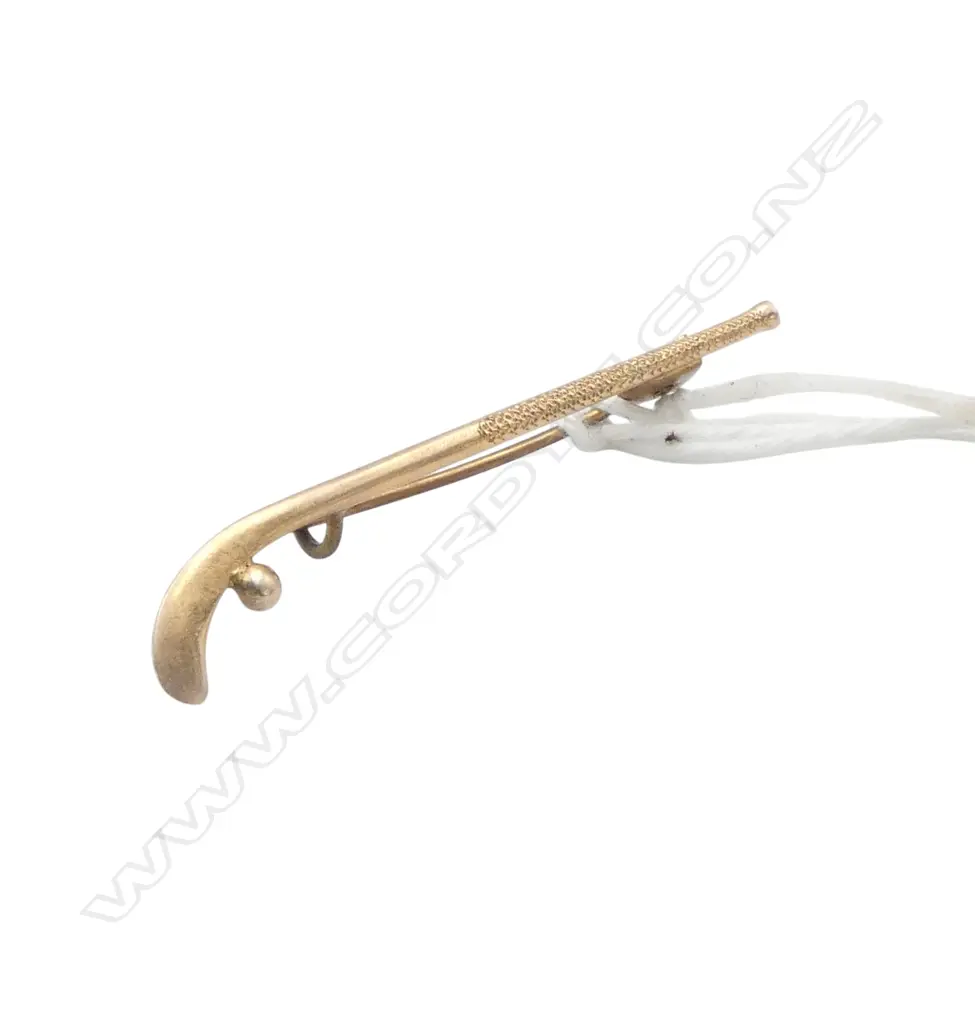 9ct ROSE GOLD HOCKEY STICK BROOCH with ball pin not gold. 2gms Image 1++