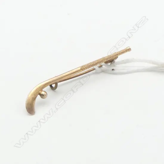 9ct ROSE GOLD HOCKEY STICK BROOCH with ball pin not gold. 2gms