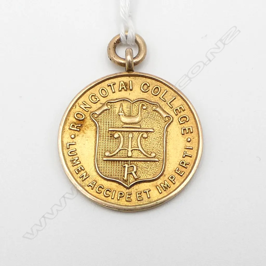 9ct RONGOTAI COLLEGE 'TENNIS C'SHIP C.W. MORRISON 1929' MEDALLION 9.3gms Image 1++