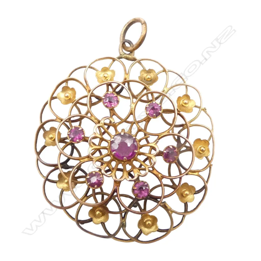 VINTAGE GILDED 9ct GOLD & ALMANDINE GARNET LGE PENDANT Dia.36mm. 4.66gms  FAULTS TO CENTRE SETTING Image 1++