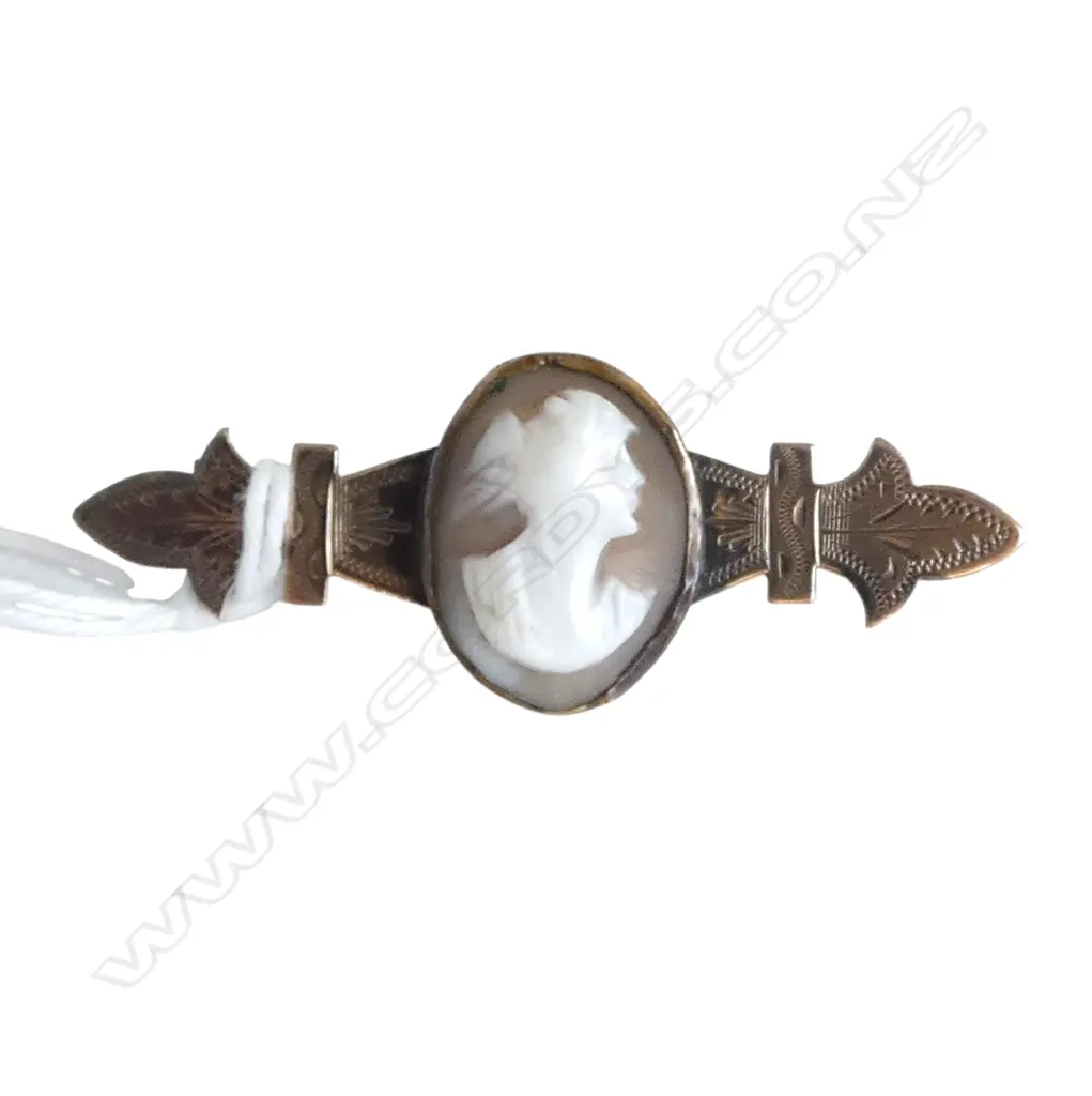 J. Bros COLONIAL 9ct GOLD & CAMEO BROOCH 4.75gms cameo frame probably plated Image 1++