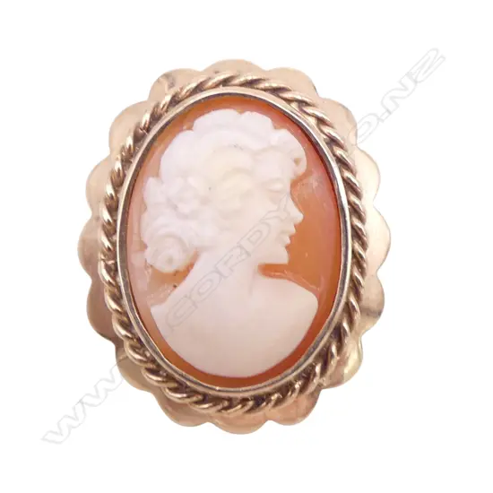 9CT GOLD CAMEO BROOCH 5.2 GRS TOTAL WIEGHT