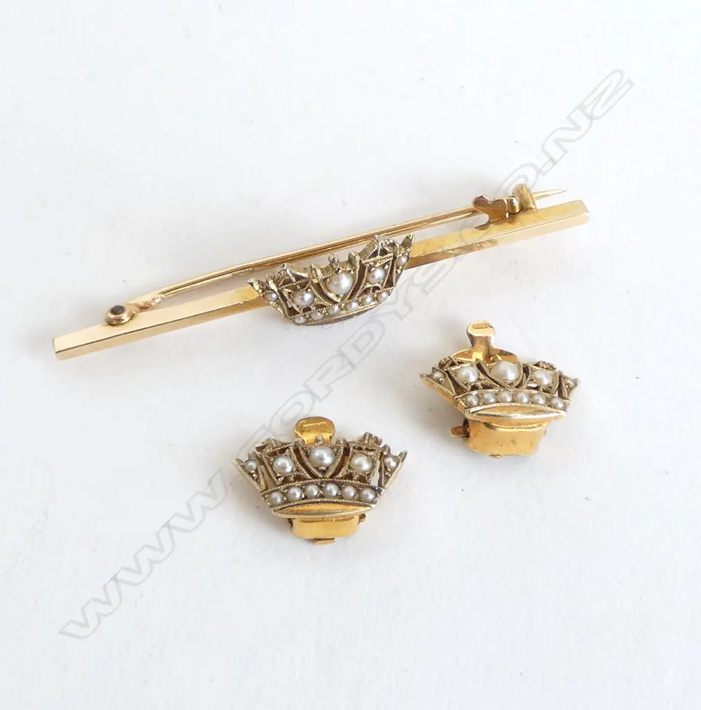 VINTAGE 9ct GOLD NAVAL CROWN & SEED PEARL BAR BROOCH & PR EARRINGS 5gms Image 1++