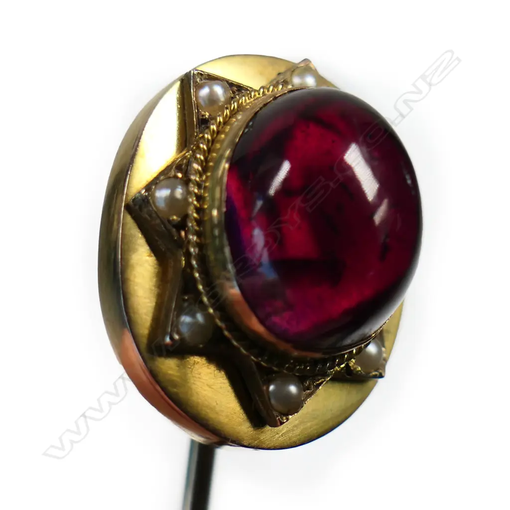 9CT  GARNET AND SEED PEARL STICK PIN L.70mm, 5.4gms CASED Image 1++
