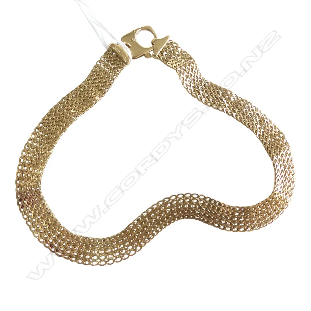 18ct GOLD WIDE FLAT NECK CHAIN L.400mm. 25.48gms some links not sitting flat. Image 1++