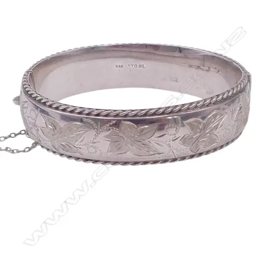 STG SILVER ENGRAVED HINGED BANGLE, 27.50gm