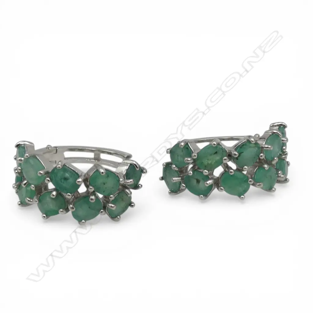 SILVER AND EMERALD EARRINGS Image 1++