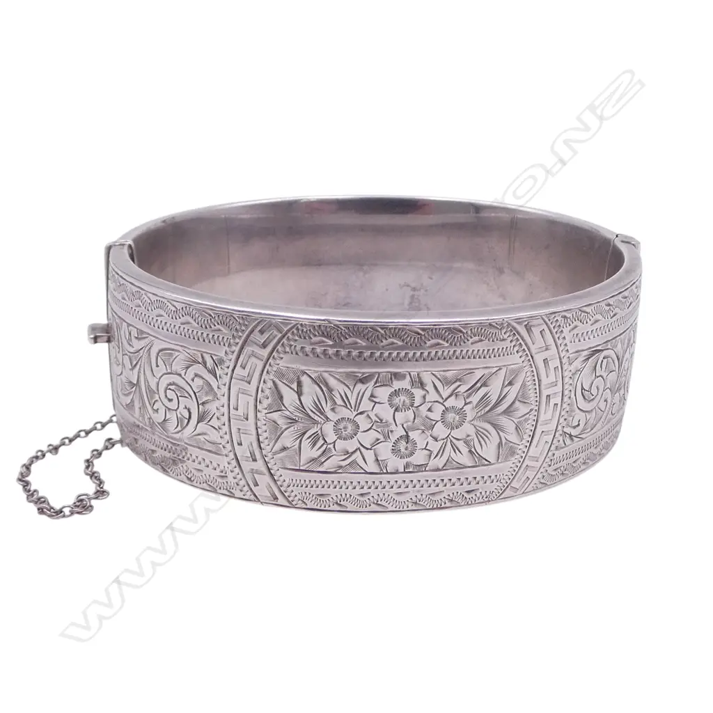 VINTAGE STG SILVER ENGRAVED HINGED BANGLE, wax filled. 47.63gm Image 1++