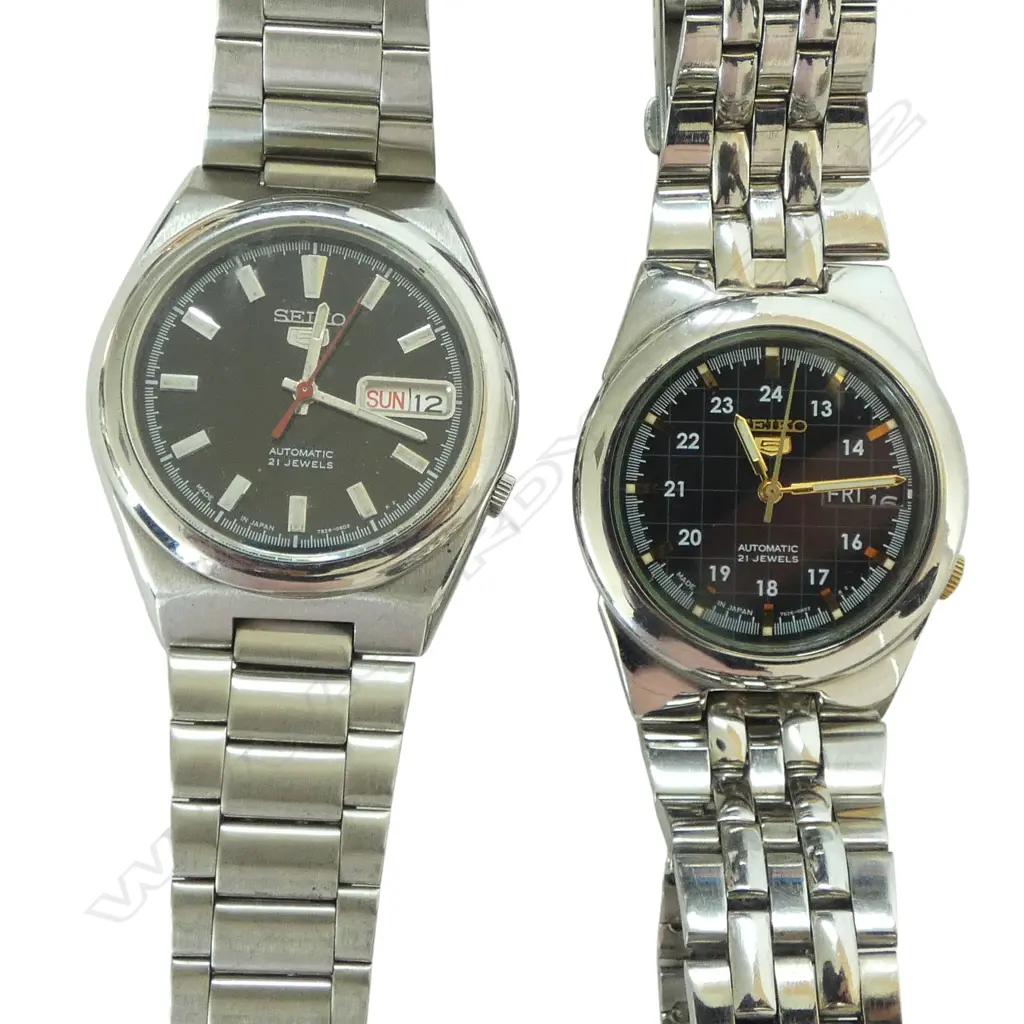 2 GENTS SEIKO WRIST WATCHES Image 1++