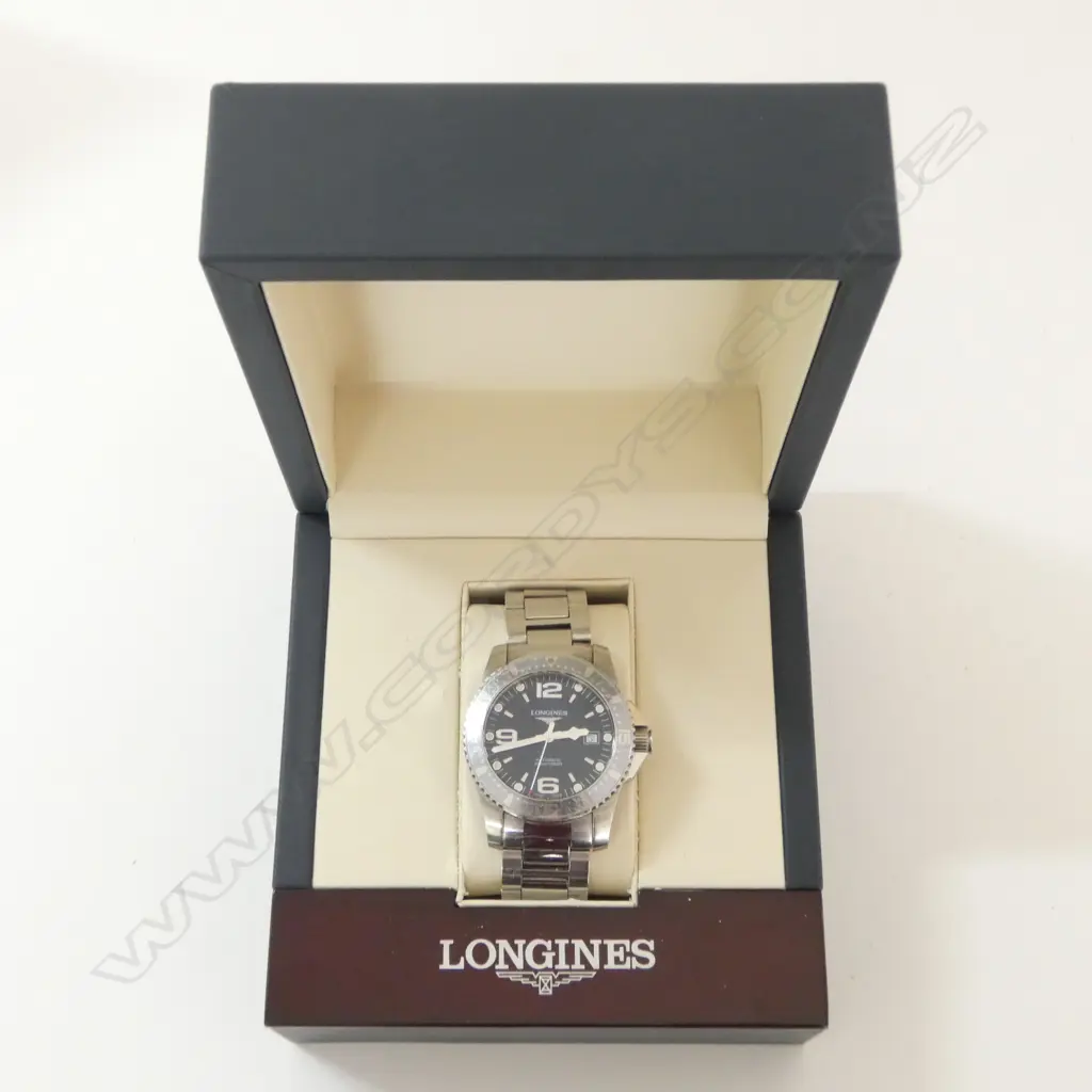 LONGINES HYDROQUEST AUTOMATIC DIVER 300M WRISTWATCH, BOXED, NEEDS SERVICE, BEZEL SHOWING DAMAGE Image 1++