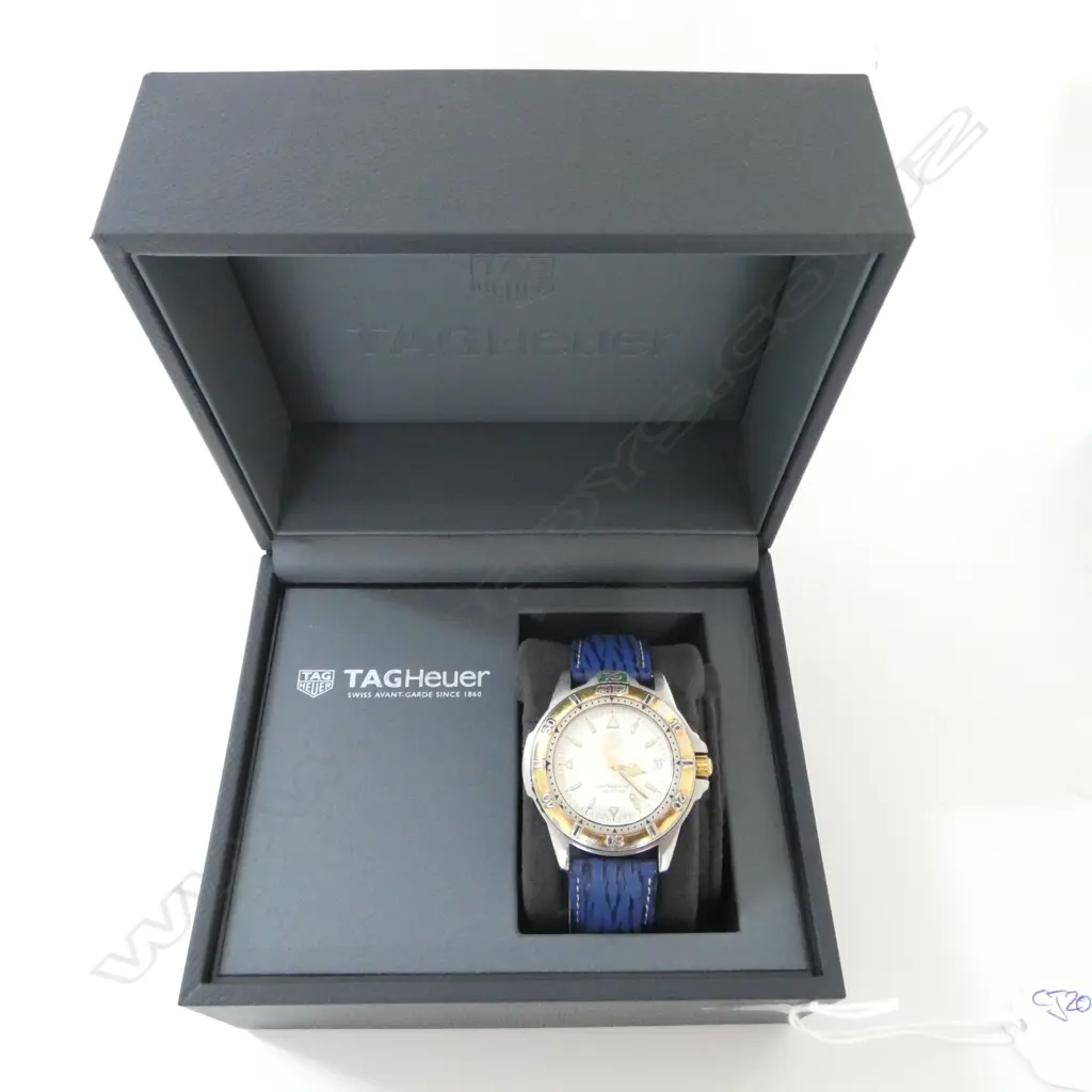 GENTS TAG HEUER 4000 SERIES, ORIGINAL BAND NEW SHARPSKIN STRAP, BOXED Image 1++