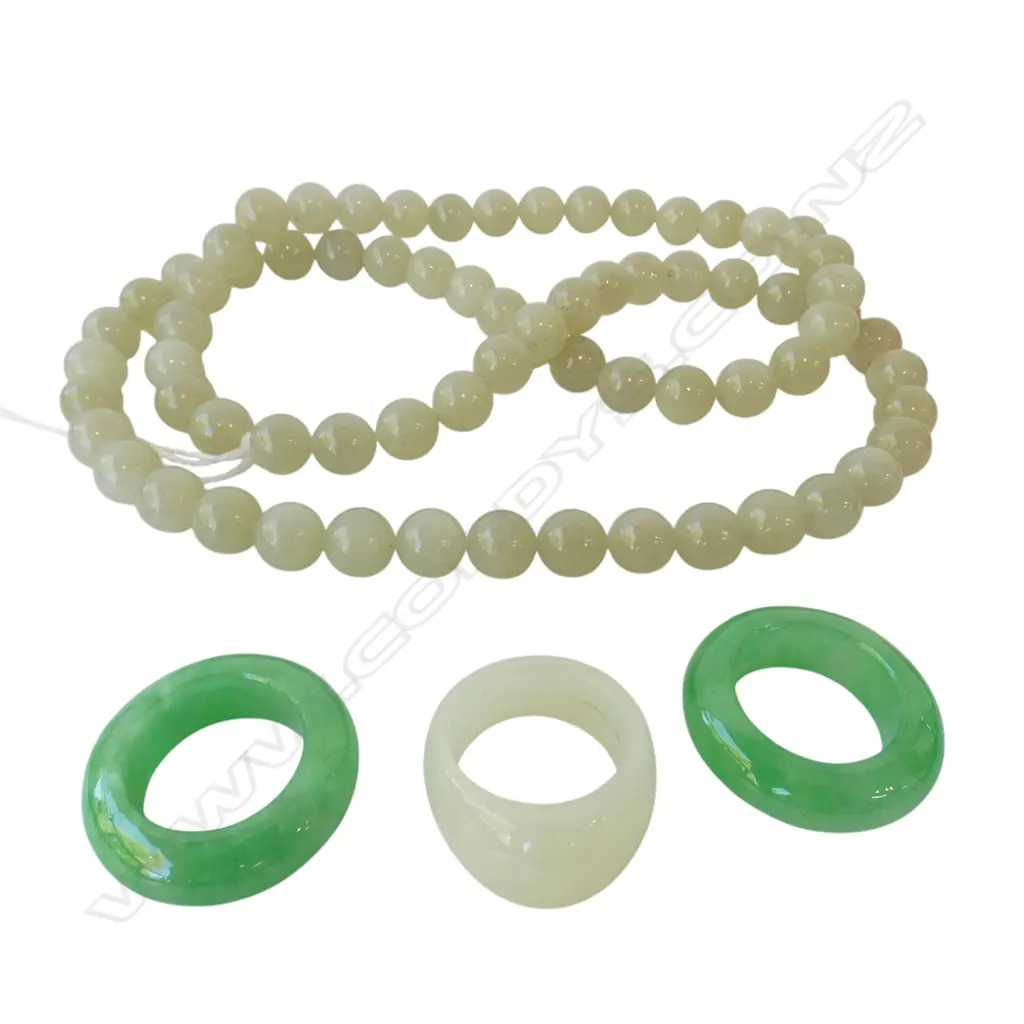3 JADE RINGS + BEAD NECKLACE Image 1++