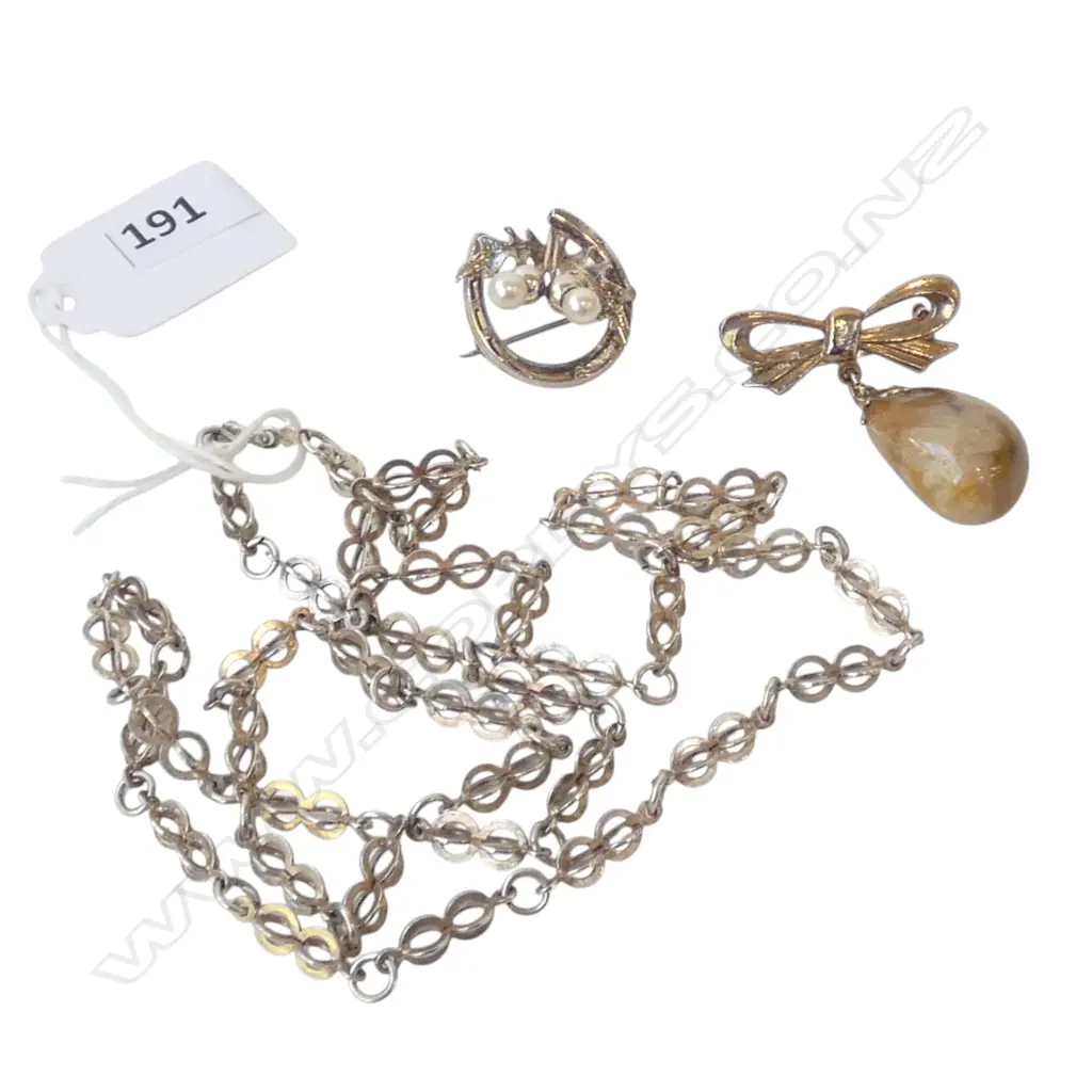 S/SILVER CHAIN NECKLACE AND 2 BROOCHES; L.80cm necklace Image 1++
