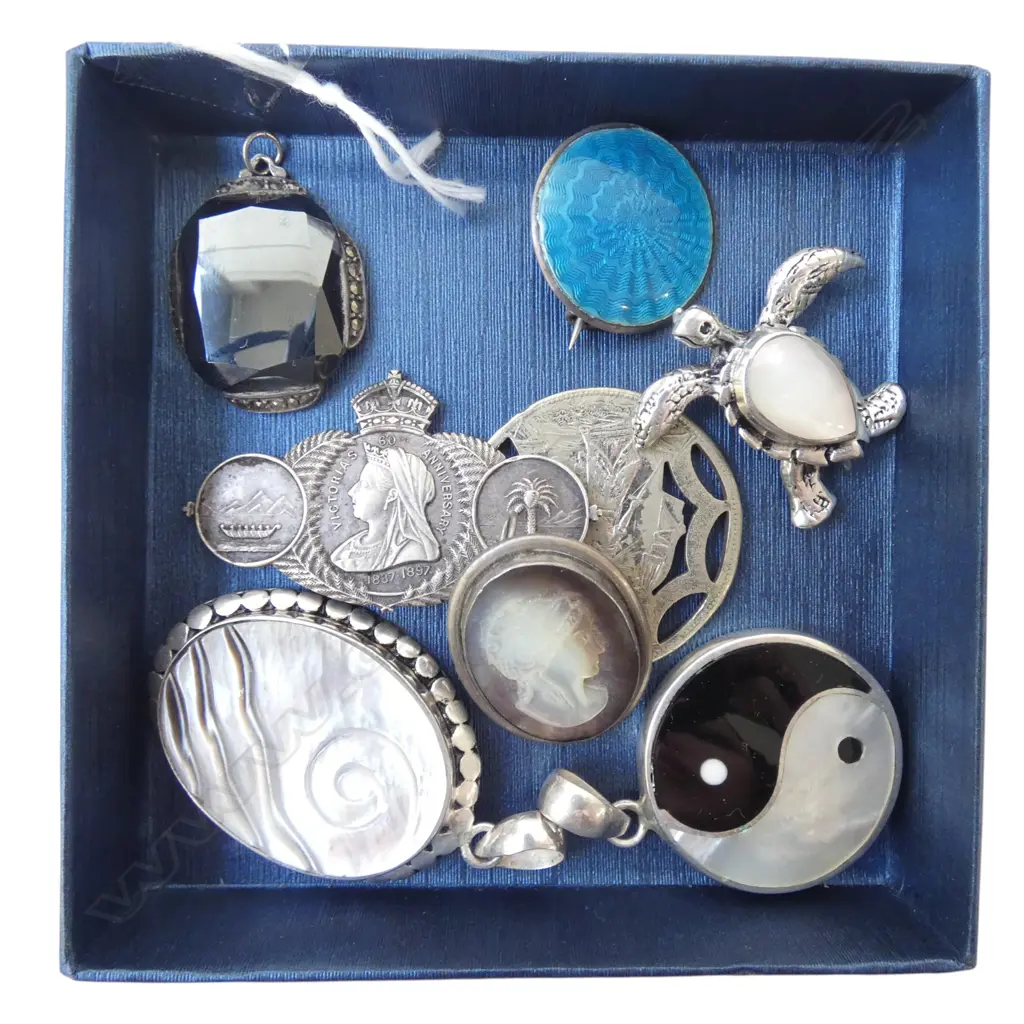 ASST STG SIL BANDED PENDANTS + AST OTHER W.70.9G some Faults Image 1++