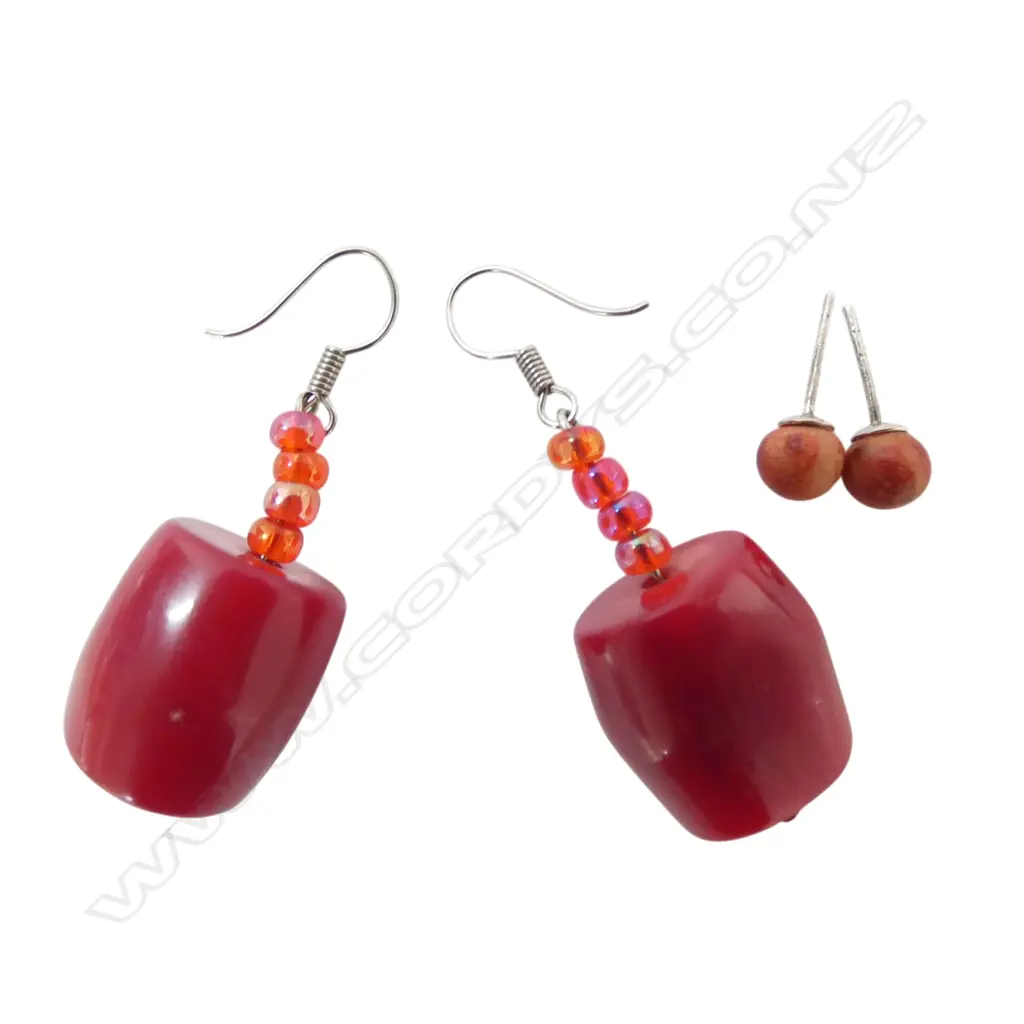 2 PRS  DYED CORAL EARRINGS Image 1++