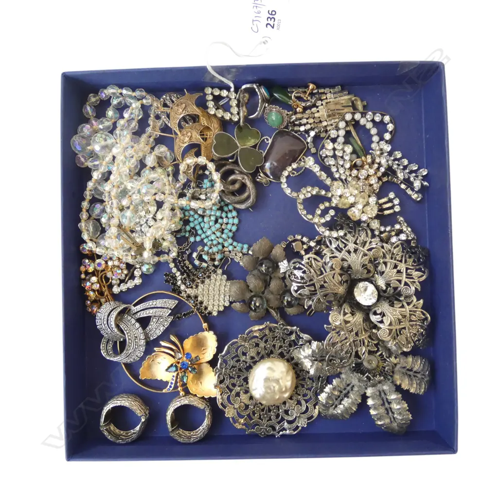 ASST. COSTUME JEWELLERY; BROOCHES ETC incl STRL SILVER ITEMS Image 1++
