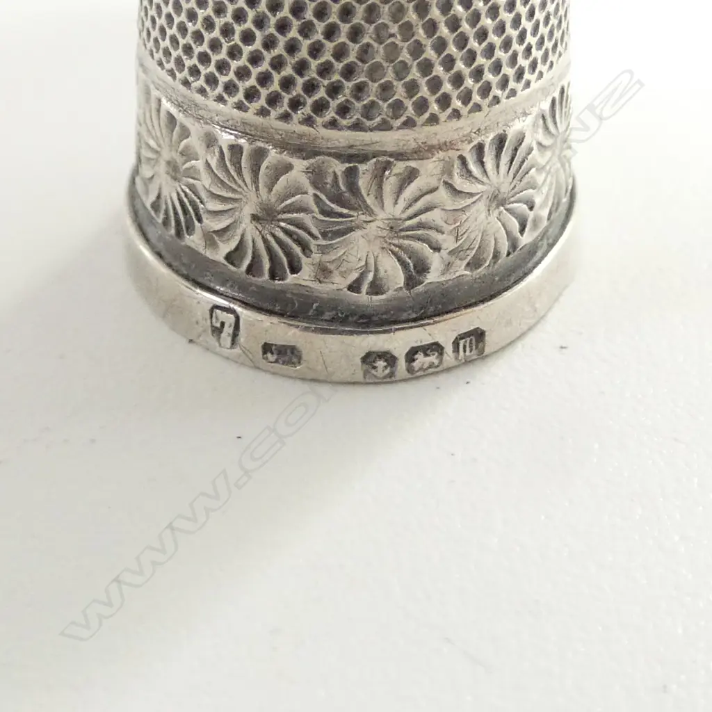 STG SILVER THIMBLE IN BRASS EGG CASE Image 1++