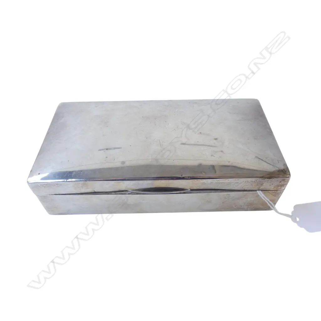 Birmingham 1931 SILVER LGE CIGARETTE BOX W.180mm. Wood lined. 497gms. Image 1++