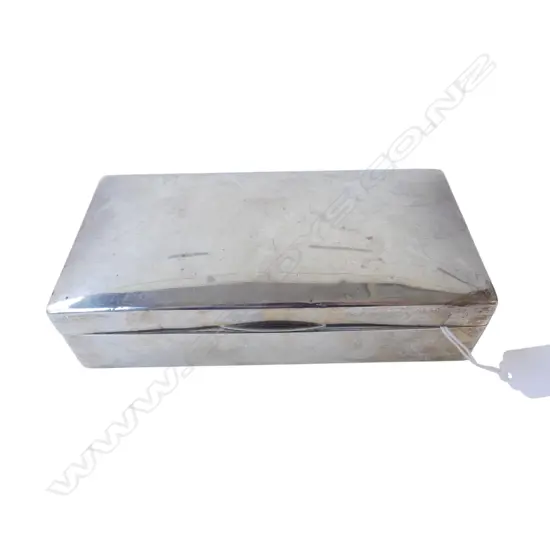 Birmingham 1931 SILVER LGE CIGARETTE BOX W.180mm. Wood lined. 497gms.