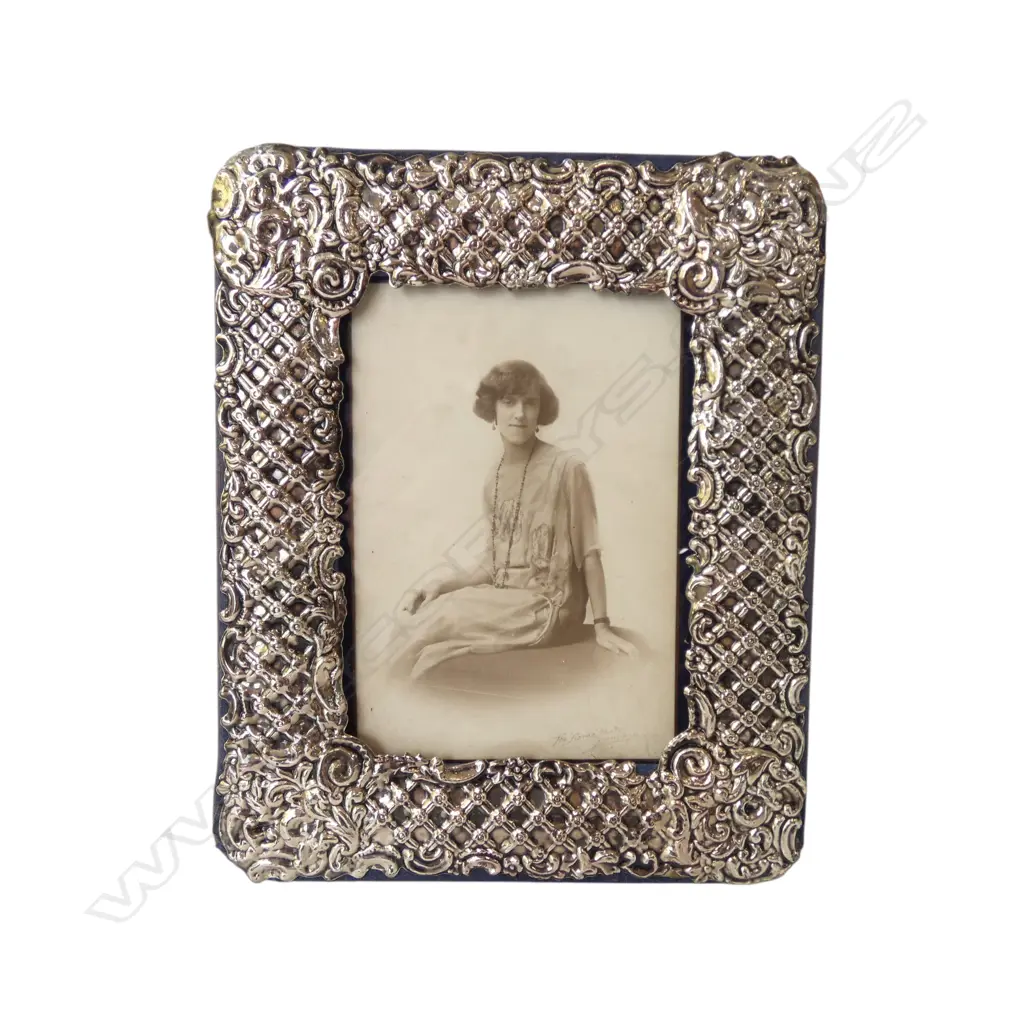 PICTURE FRAME w. PHOTO  Image 1++