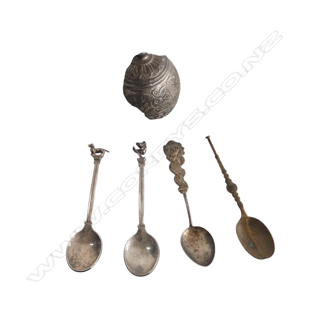 SILVER w WOODEN INTERIOR BEETLE NUT BOX, 65.57gm + 4 NOVELTY TEASPOONS - 1 SILVER Image 1++
