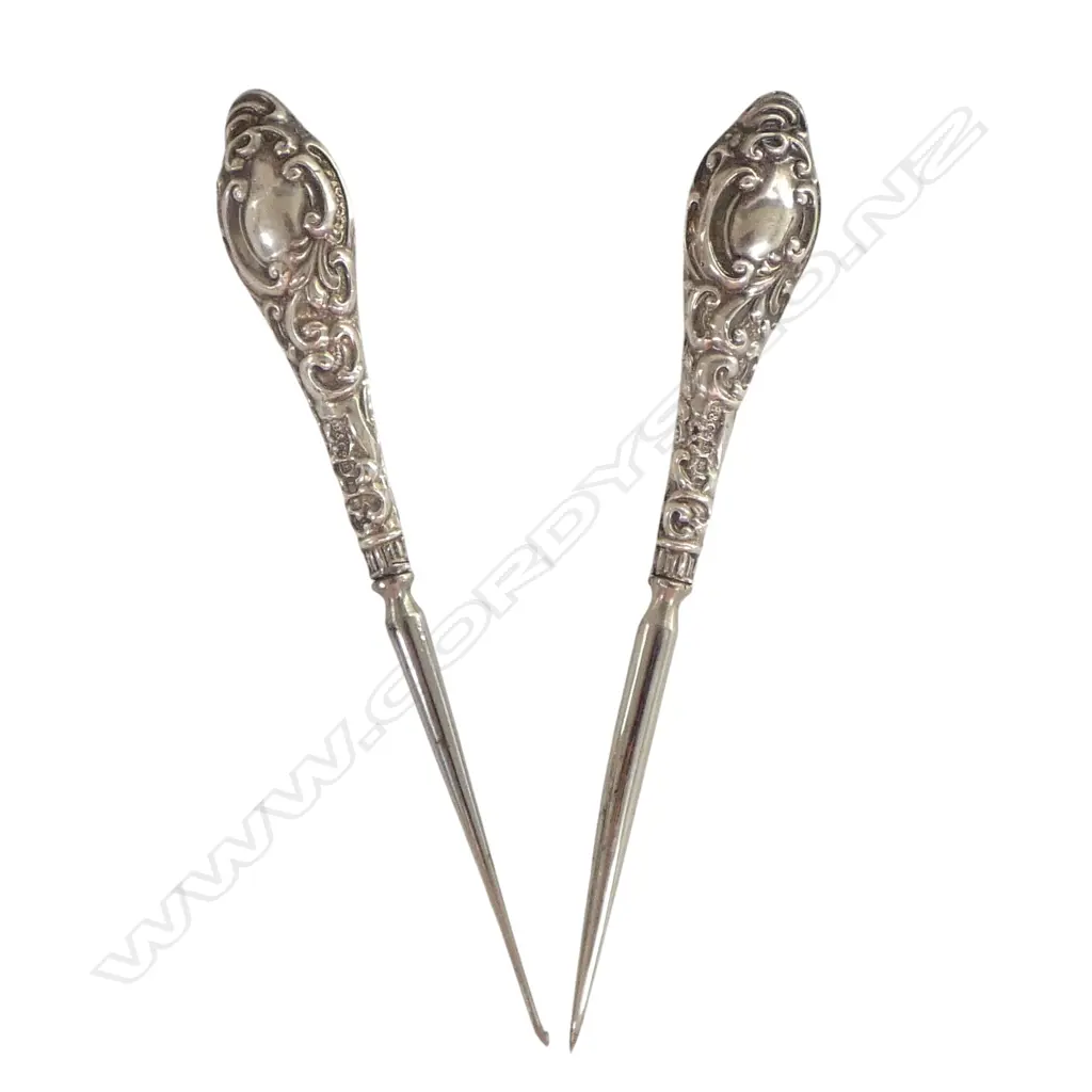 2 STG SILVER HANDLED SEWING TOOLS 23gms TW Image 1++