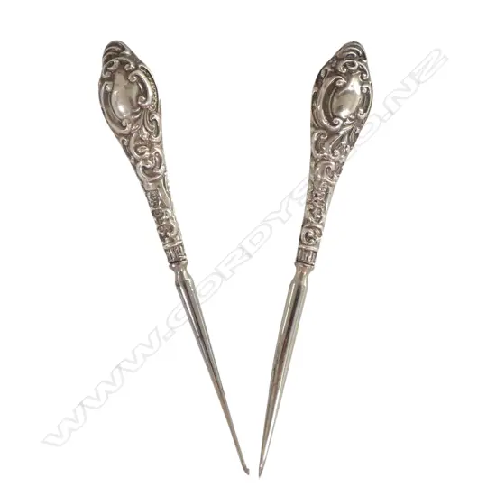 2 STG SILVER HANDLED SEWING TOOLS 23gms TW