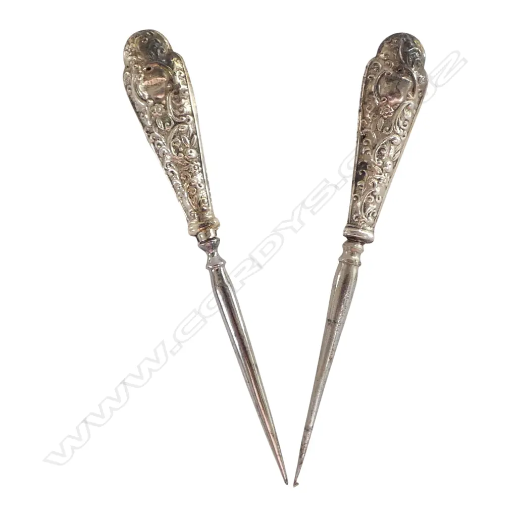 2 STG SILVER HANDLED SEWING TOOLS 19gms TW Image 1++
