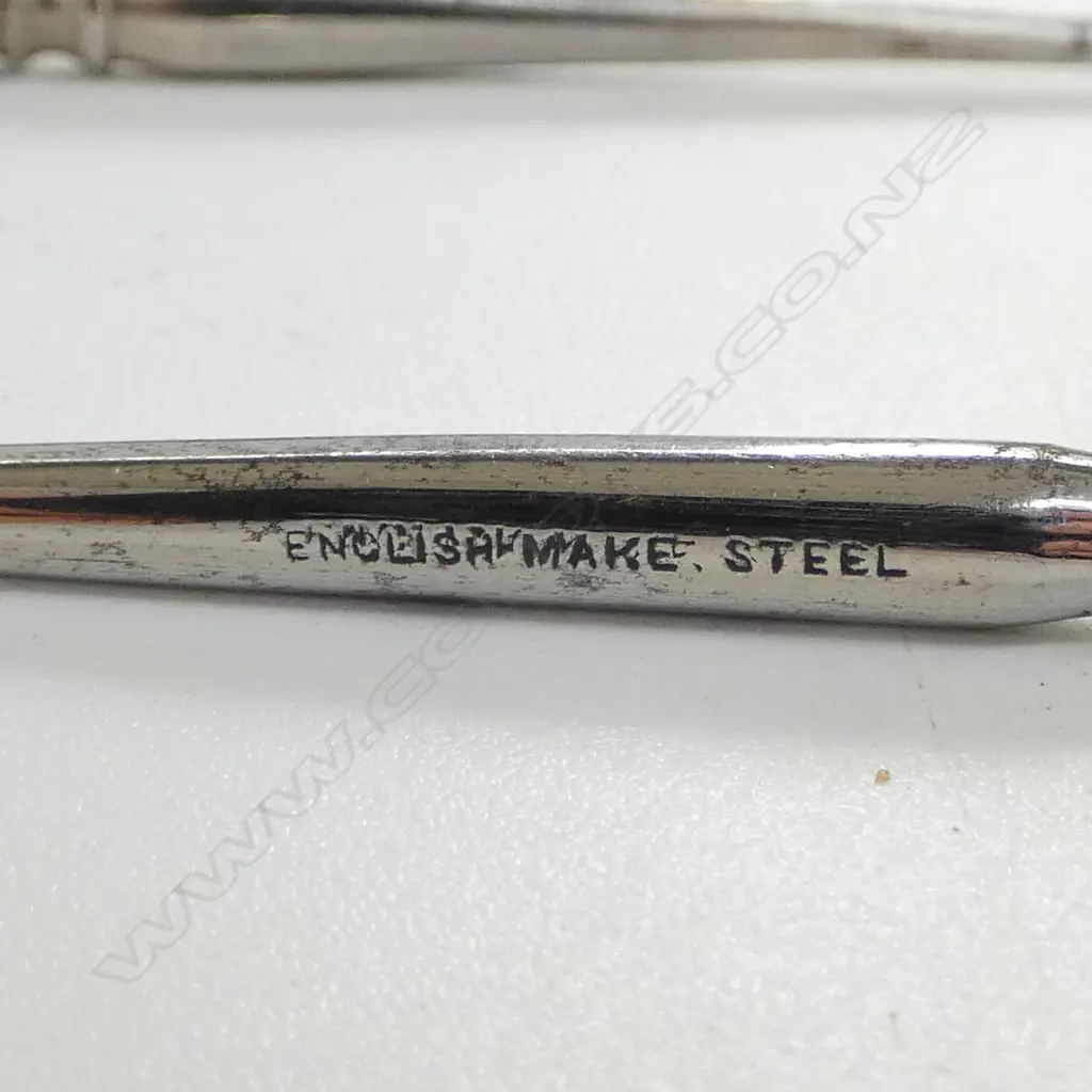 2 STG SILVER HANDLED SEWING TOOLS 19gms TW Image 1++