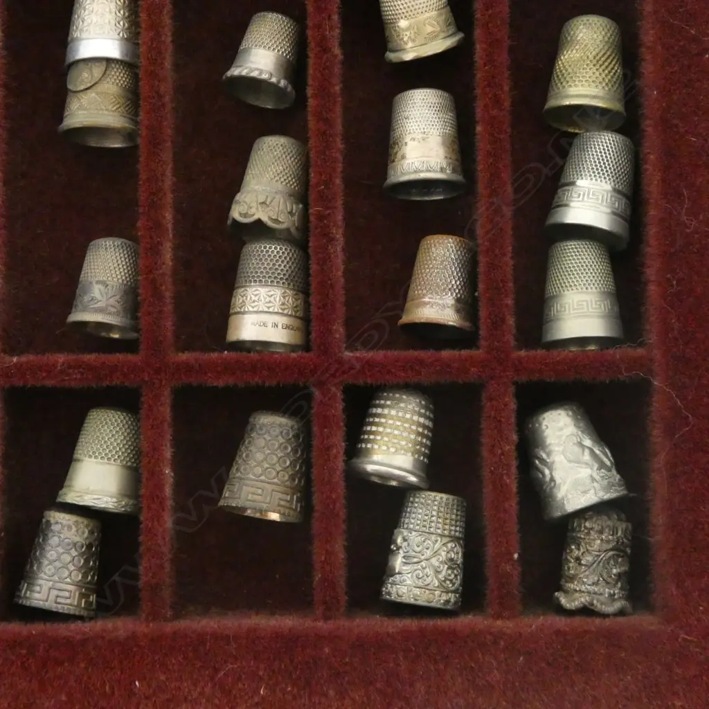 COLLECTORS TRAY OF APPROX. 80 ASST. THIMBLES Image 1++