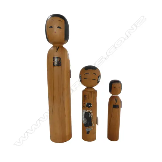 THREE 1950's KOKESHI DOLLS, 1 V TALL, 1 w HANDPAINTED GEISHA MOTIF, H.480, 300, 250mm